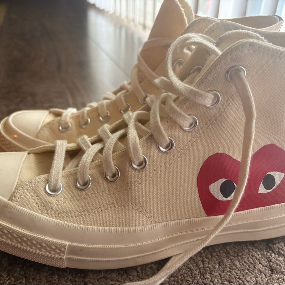Converse Cream and Red Canvas Sneakers Classic Low-Top Design Womens 9